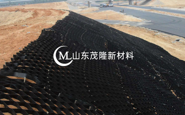 《京沪改扩建江苏段》土工格栅、土工格室施工