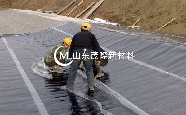 《京沈客专京冀段十四标》模板布、防水板施工