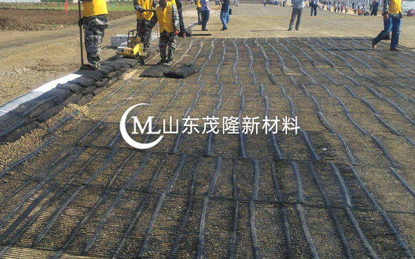 《京台高速改扩建》土工布、土工格栅施工
