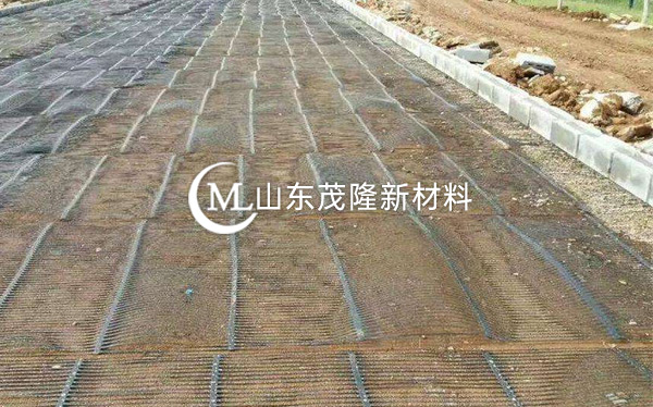 《三清高速》土工格栅、土工布施工