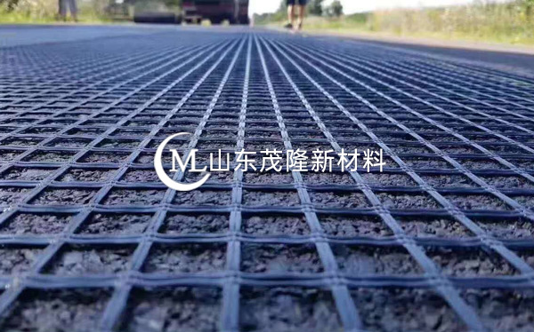 《济青高速改扩建》玻纤钢塑格栅、抗裂贴施工