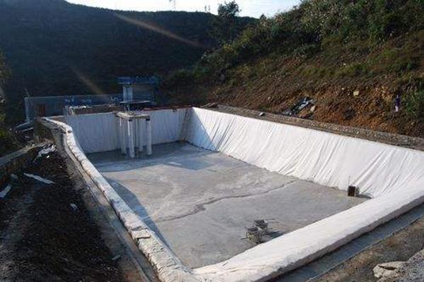 土工膜在铺设时怎么保证在坡度上不滑坡 第3张