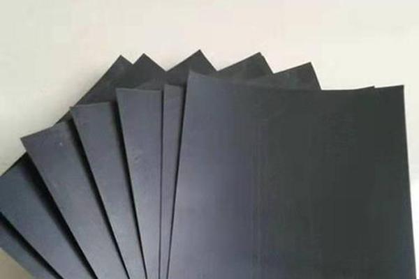 防渗土工膜和镀锌钢筋网那个在上在下  第1张