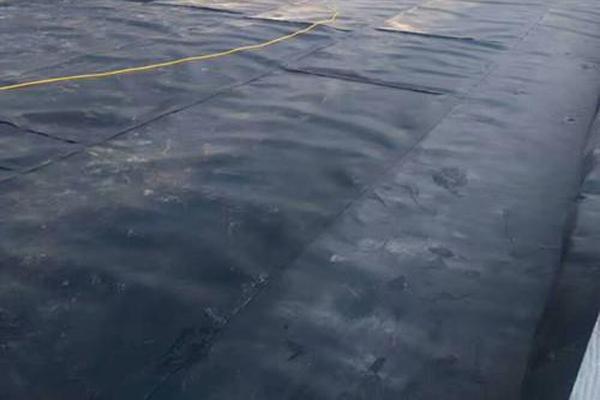 土工膜铺设后要不要盖土?；? 第3张